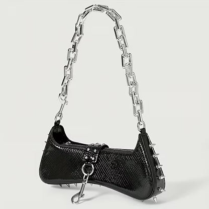 スパイク付きバッグ