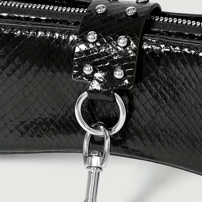 スパイク付きバッグ