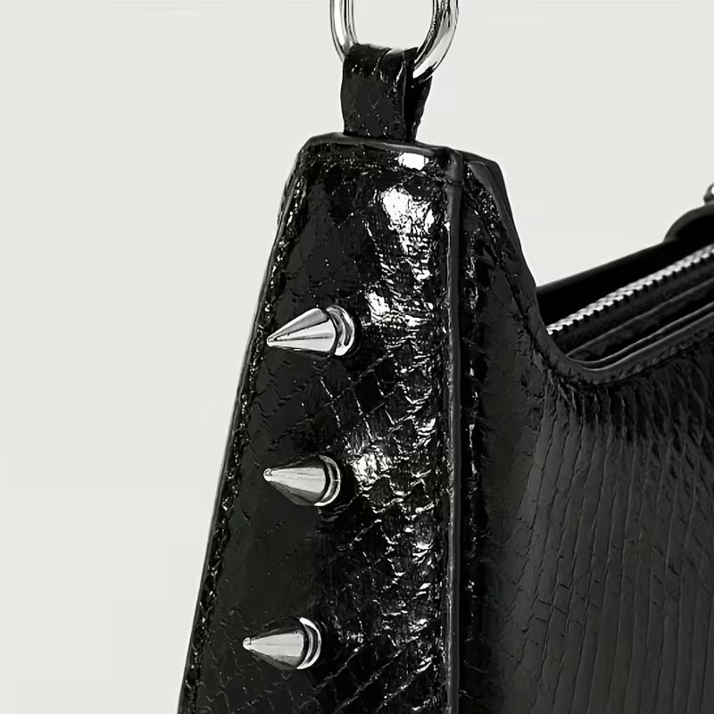 スパイク付きバッグ